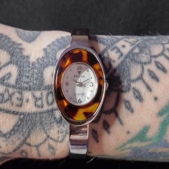 Focus 9003 Cuff Bracelet Quartz Analog Watch - Picture 1 of 6